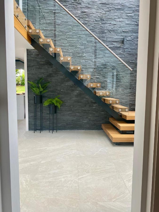 Stunning Modern Home Set In Beautiful Grounds. 바스 외부 사진