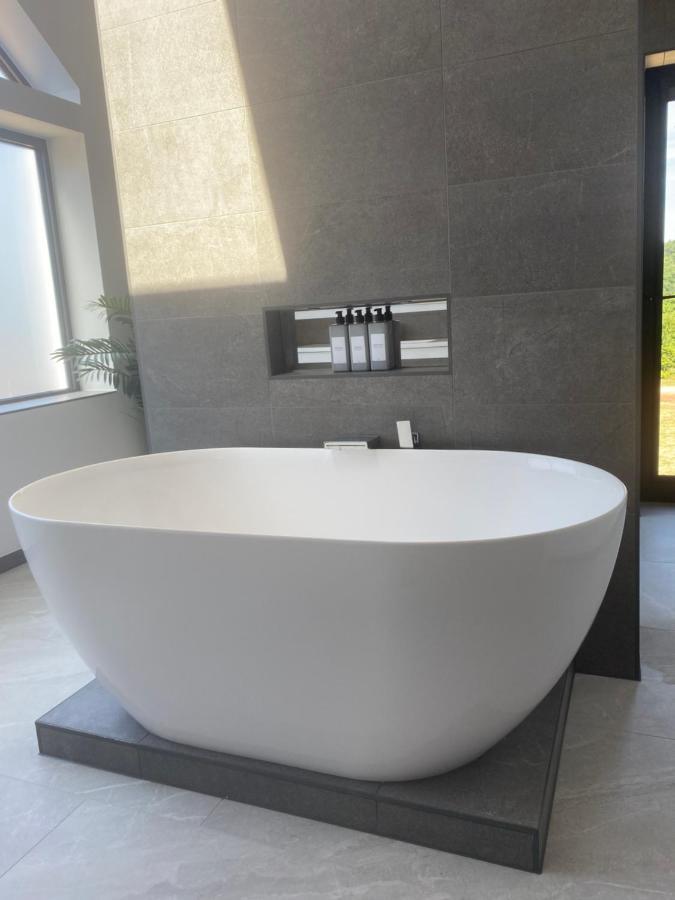 Stunning Modern Home Set In Beautiful Grounds. 바스 외부 사진