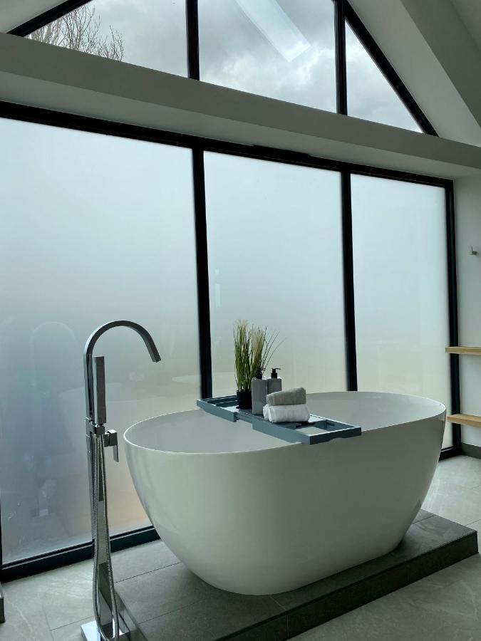 Stunning Modern Home Set In Beautiful Grounds. 바스 외부 사진