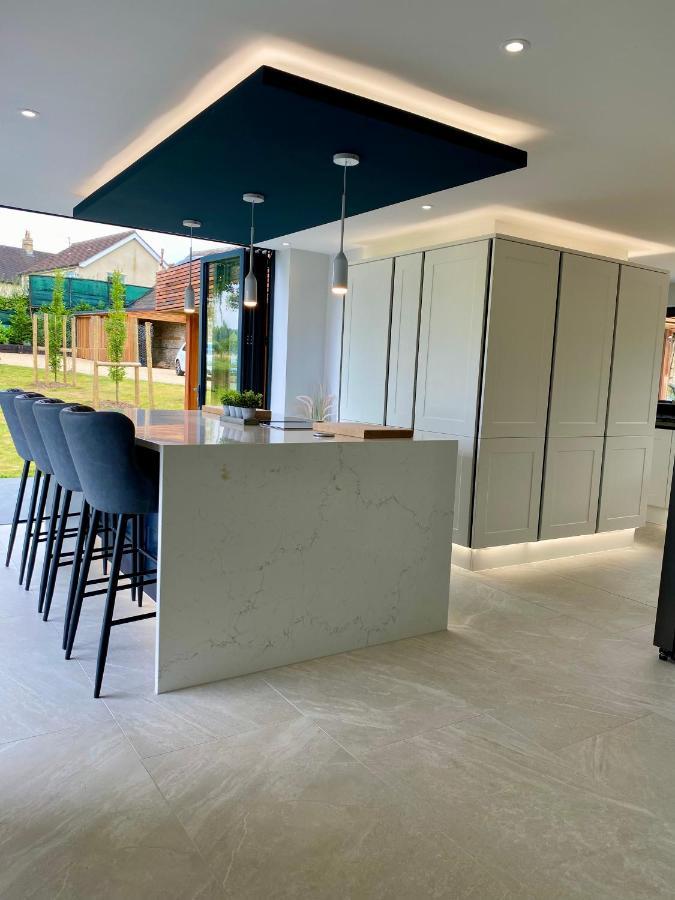 Stunning Modern Home Set In Beautiful Grounds. 바스 외부 사진