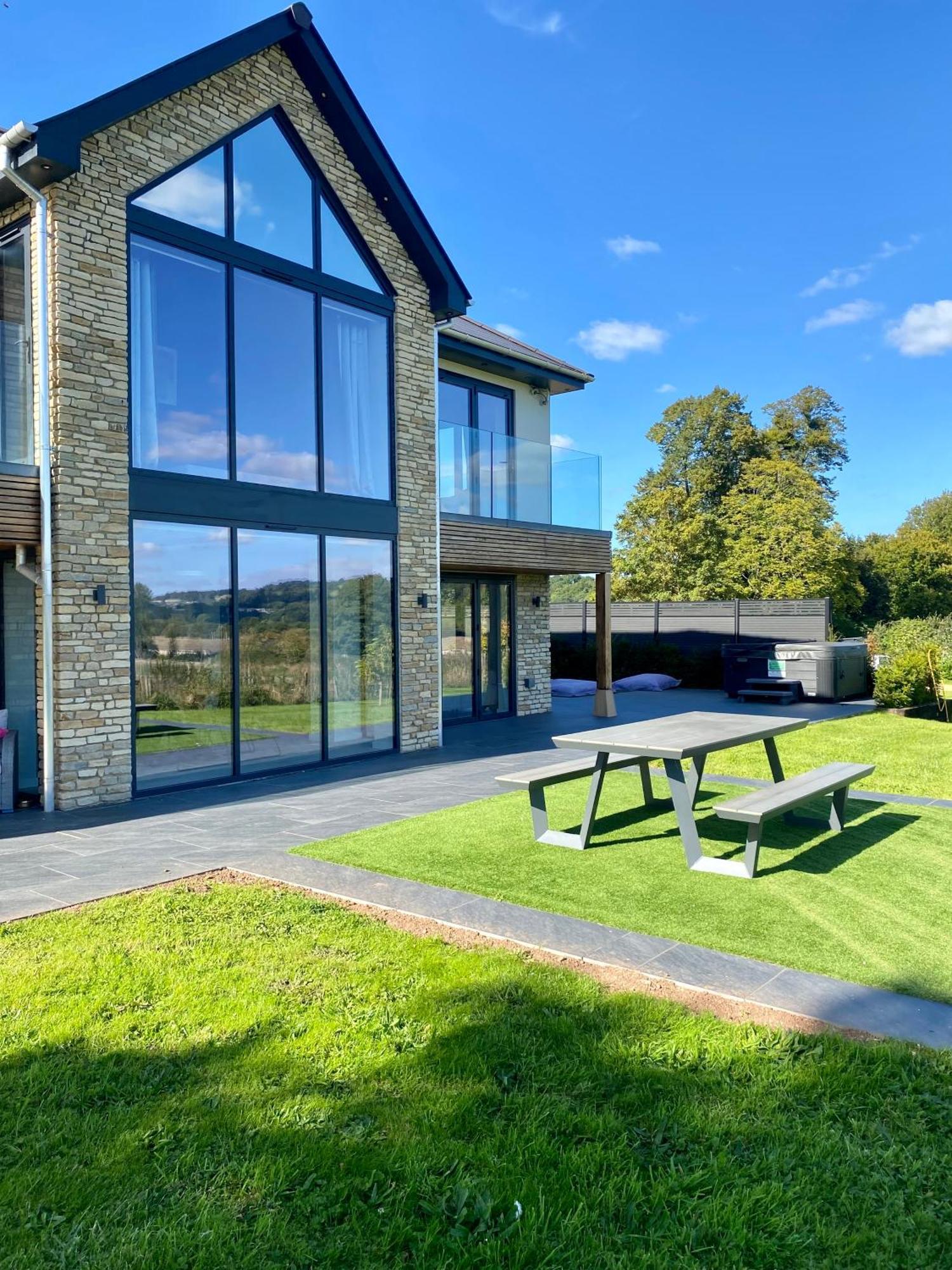 Stunning Modern Home Set In Beautiful Grounds. 바스 외부 사진